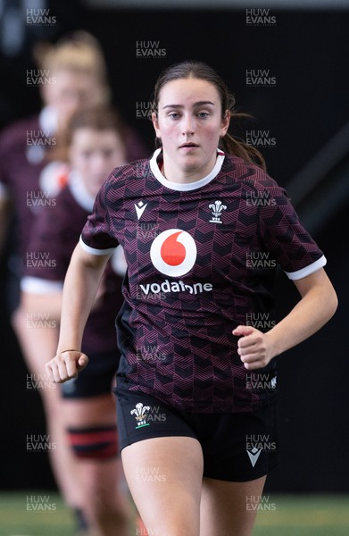 141023 - Wales Women Training Session - Nel Metcalfe during a rugby training session at the NZCIS in Wellington