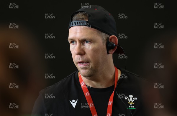 141023 - Wales Women Training Session -  Head coach Ioan Cunningham during a rugby training session at the NZCIS in Wellington