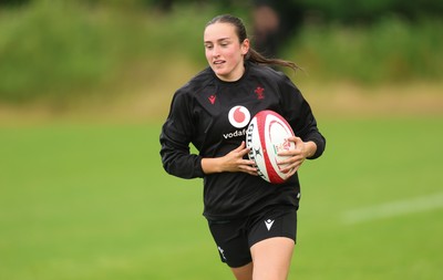 150725 - Wales Women Rugby training -Nel Metcalfe during a training session ahead of their two match tour against Australia
