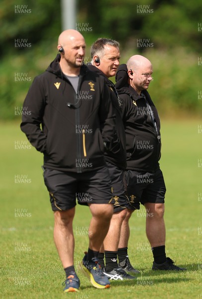 150725 - Wales Women Rugby training - Mike Hill, Wales Women forwards coach, Shaun Connor, Wales Women attack coach and Sean Lynn, Wales Women head coach, during a training session ahead of their two match tour against Australia