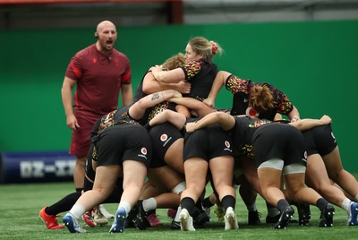 150825 - Wales Women Rugby Training - Mike Hill, Wales Women forwards coach during their final training session at their Vale headquarters before heading to Manchester for the start of the Women’s Rugby World Cup