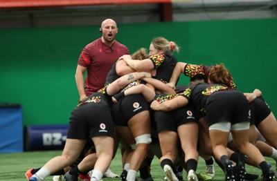 150825 - Wales Women Rugby Training - Mike Hill, Wales Women forwards coach during their final training session at their Vale headquarters before heading to Manchester for the start of the Women’s Rugby World Cup