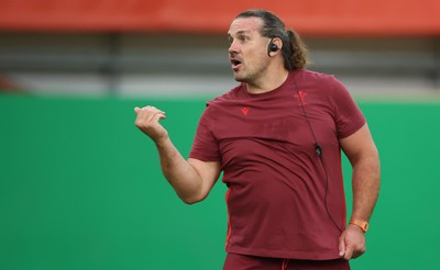 150825 - Wales Women Rugby Training - Dan Murphy, Wales Women coach, during the final training session at their Vale headquarters before heading to Manchester for the start of the Women’s Rugby World Cup