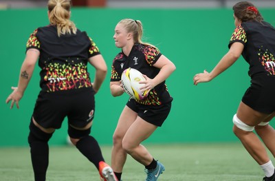 150825 - Wales Women Rugby Training - Seren Lockwood during their final training session at their Vale headquarters before heading to Manchester for the start of the Women’s Rugby World Cup