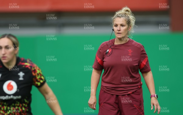 150825 - Wales Women Rugby Training - Cat Nicolas-McLaughlin, Wales Women coach, during their final training session at their Vale headquarters before heading to Manchester for the start of the Women’s Rugby World Cup