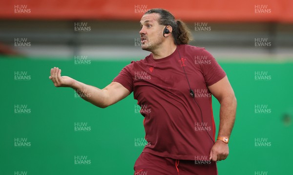 150825 - Wales Women Rugby Training - Dan Murphy, Wales Women coach, during the final training session at their Vale headquarters before heading to Manchester for the start of the Women’s Rugby World Cup