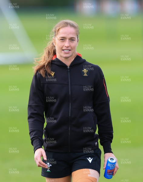 160425 - Wales Women Rugby Training Session - Lisa Neumann during training session ahead of the Guinness Women’s Six Nations match against Ireland