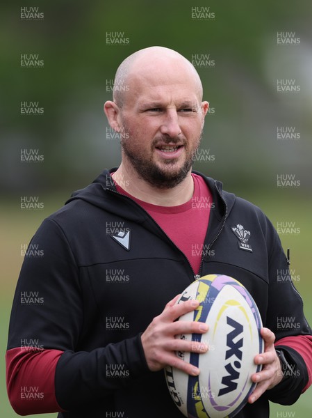 161023 - Wales Women Rugby Training Session - Mike Hill during a training session at NZCIS ahead of their first WXV1 match against Canada in Wellington 