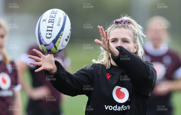 161023 - Wales Women Rugby Training Session - Alex Callender during a training session at NZCIS ahead of their first WXV1 match against Canada in Wellington 