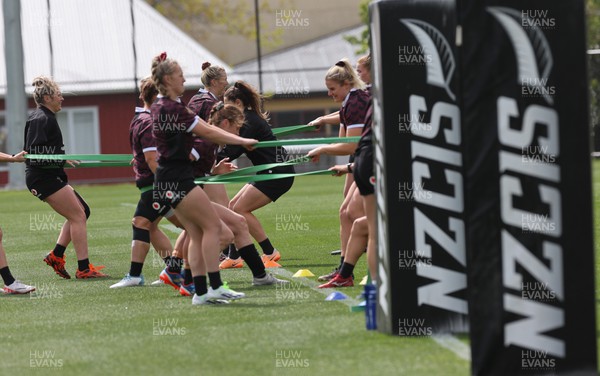 161023 - Wales Women Rugby Training Session - The Wales squad warm up during a training session at NZCIS ahead of their first WXV1 match against Canada in Wellington 