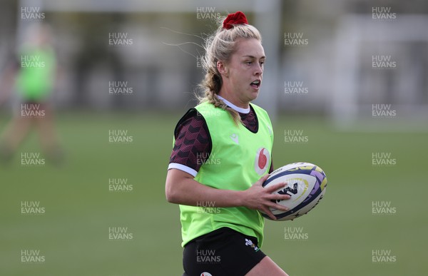 161023 - Wales Women Rugby Training Session - Hannah Jones during a training session at NZCIS ahead of their first WXV1 match against Canada in Wellington 
