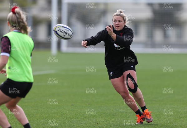 161023 - Wales Women Rugby Training Session - Hannah Bluck during a training session at NZCIS ahead of their first WXV1 match against Canada in Wellington 