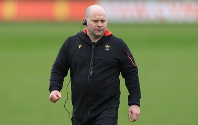 170325 Wales Women 6 Nations Rugby Training - New Wales Women head coach Sean Lynn takes charge of his first full training session, ahead of the opening Women’s Six  Nations match against Scotland