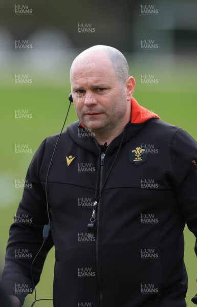 170325 Wales Women 6 Nations Rugby Training - New Wales Women head coach Sean Lynn takes charge of his first full training session, ahead of the opening Women’s Six  Nations match against Scotland