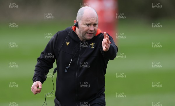 170325 Wales Women 6 Nations Rugby Training - New Wales Women head coach Sean Lynn takes charge of his first full training session, ahead of the opening Women’s Six  Nations match against Scotland