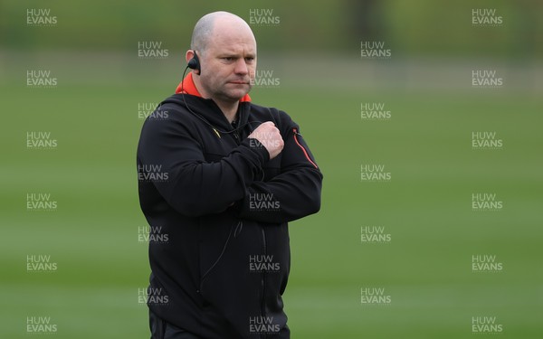 170325 Wales Women 6 Nations Rugby Training - New Wales Women head coach Sean Lynn takes charge of his first full training session, ahead of the opening Women’s Six  Nations match against Scotland