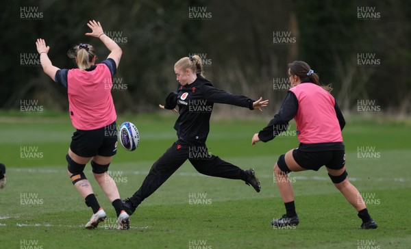 170325 Wales Women 6 Nations Rugby Training - Catherine Richards during training ahead of the opening Women’s Six Nations match against Scotland