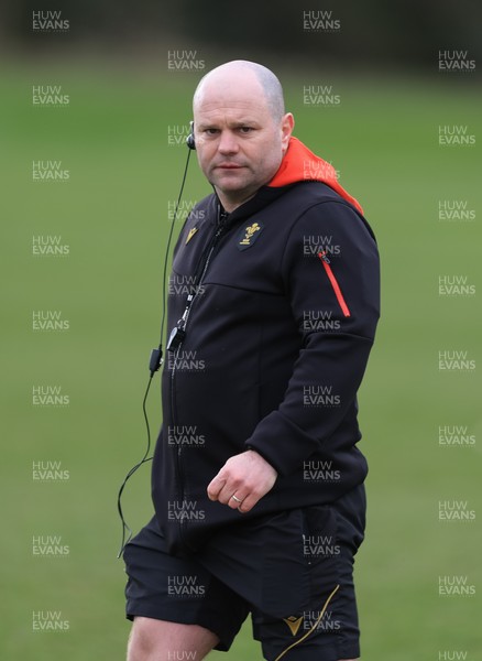 170325 Wales Women 6 Nations Rugby Training - New Wales Women head coach Sean Lynn takes charge of his first full training session, ahead of the opening Women’s Six  Nations match against Scotland