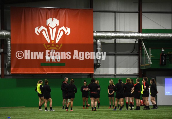 180122 - Wales Women Rugby Training - Eifion Roberts talks to players