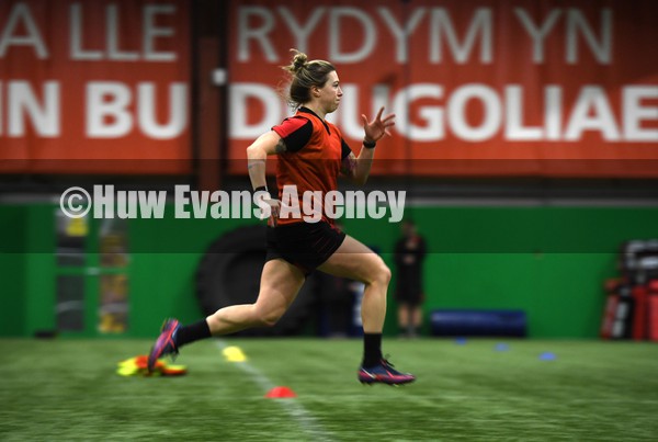 180122 - Wales Women Rugby Training - Keira Bevan during training