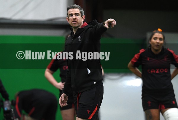 180122 - Wales Women Rugby Training - Eifion Roberts during training