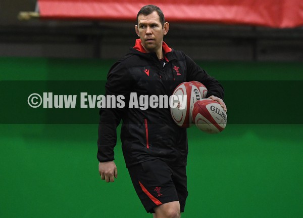 180122 - Wales Women Rugby Training - Ioan Cunningham during training