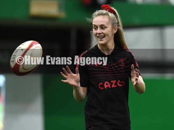 180122 - Wales Women Rugby Training - Hannah Jones during training