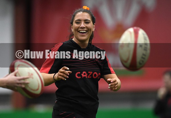 180122 - Wales Women Rugby Training - Georgia Evans during training