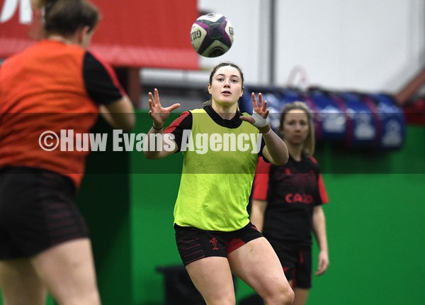 180122 - Wales Women Rugby Training - Gwen Crabb during training