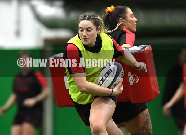 180122 - Wales Women Rugby Training - Gwen Crabb during training