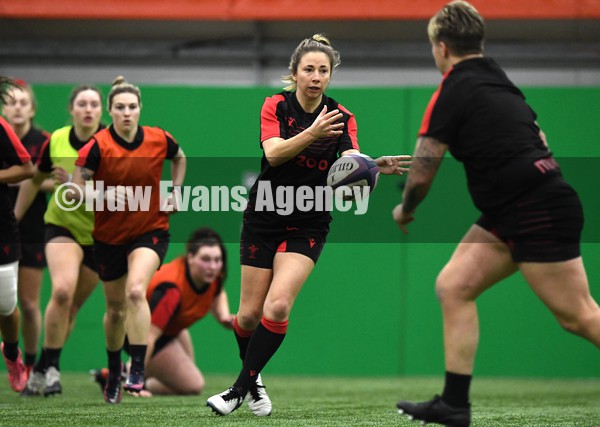 180122 - Wales Women Rugby Training - Elinor Snowsill during training