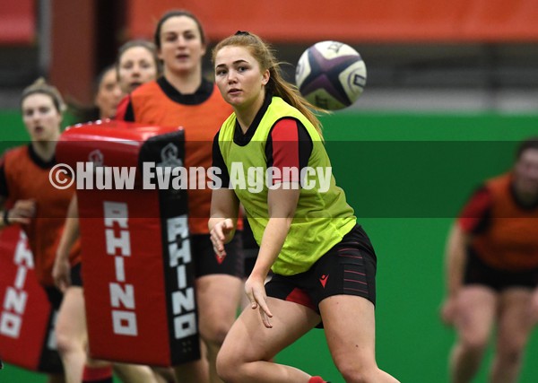 180122 - Wales Women Rugby Training - Niamh Terry during training