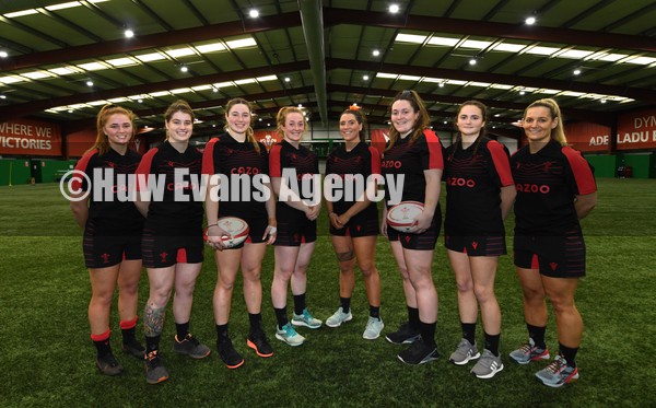 180122 - Wales Women Rugby Training - Niamh Terry, Bethan Lewis, Gwen Crabb, Abbie Fleming, Georgia Evans, Cerys Hale, Caitlin Lewis and Kerin Lake during training