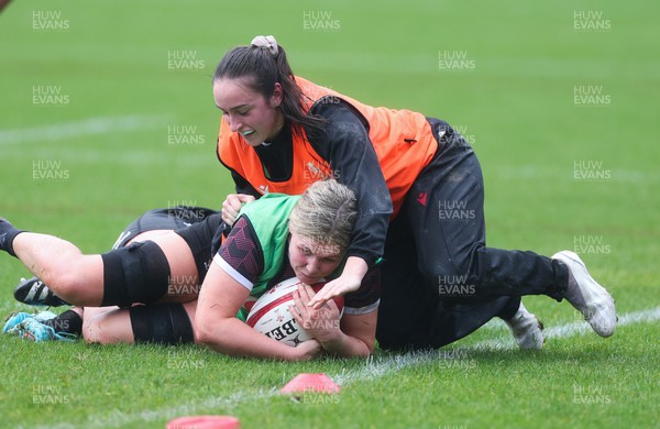 190324 - Wales Women Rugby Training - Alex Callender and Nel Metcalfe during training session ahead of the start of the Women’s 6 Nations