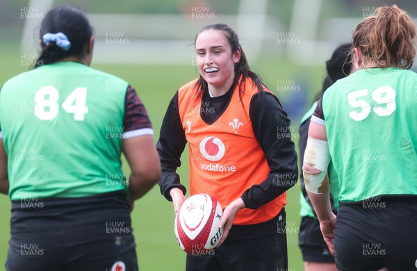 190324 - Wales Women Rugby Training - Nel Metcalfe during training session ahead of the start of the Women’s 6 Nations