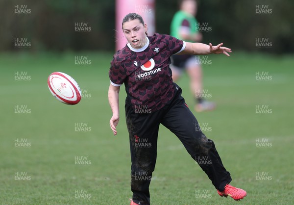 190324 - Wales Women Rugby Training - Amelia Tutt during training session ahead of the start of the Women’s 6 Nations