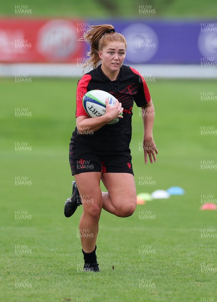 190922 - Wales Women World Cup Squad Training session - Niamh Terry during a training session ahead of Wales’ departure for the Women’s Rugby World Cup