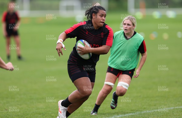190922 - Wales Women World Cup Squad Training session - Sisilia Tuipulotu during a training session ahead of Wales’ departure for the Women’s Rugby World Cup