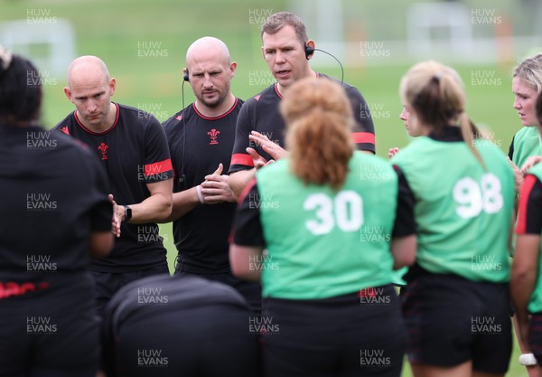 190922 - Wales Women World Cup Squad Training session - Head coach Ioan Cunningham, along with Richard Whiffin and Mike Hill, speaks to the players during a training session ahead of Wales’ departure for the Women’s Rugby World Cup
