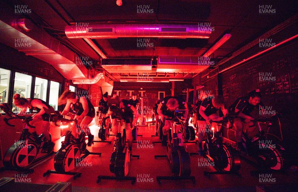 190922 - Wales Women World Cup Squad Training session - Members of the Wales Women squad train in the altitude room ahead of Wales’ departure for the Women’s Rugby World Cup