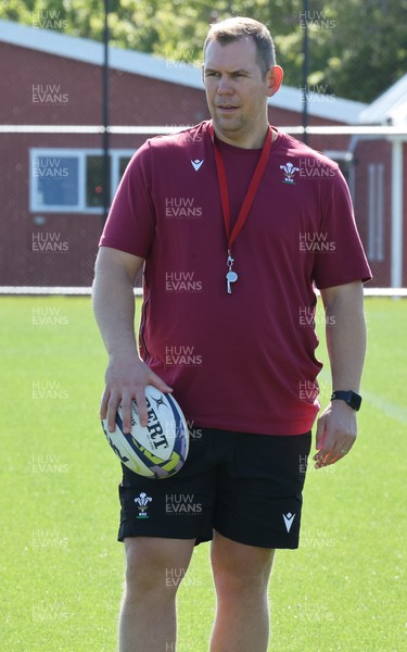 191023 - Wales Women Rugby Training Session - Head coach Ioan Cunningham during a training session ahead of Wales’ opening match of WXV1 against Canada