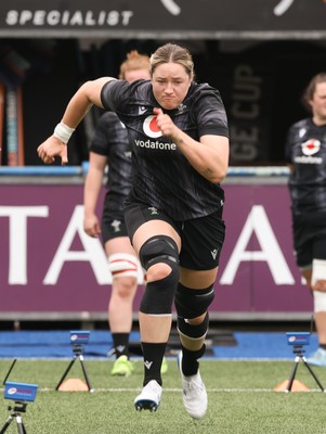 200625 - Wales Women Rugby Training Session - Gwen Crabb during a training session in the build up to the two tests against Australia and the Women’s Rugby World Cup