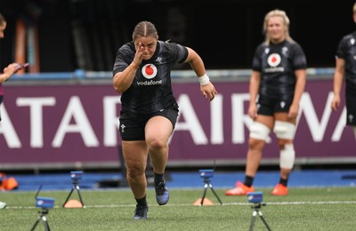 200625 - Wales Women Rugby Training Session - Jenni Scoble during a training session in the build up to the two tests against Australia and the Women’s Rugby World Cup