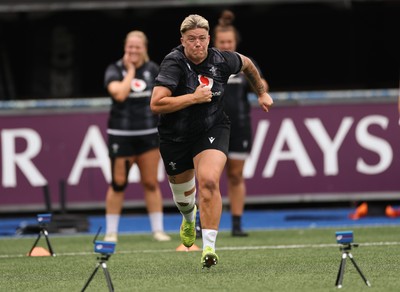 200625 - Wales Women Rugby Training Session - Donna Rose during a training session in the build up to the two tests against Australia and the Women’s Rugby World Cup