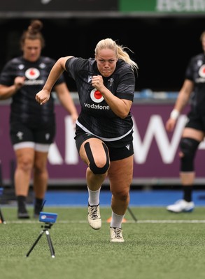 200625 - Wales Women Rugby Training Session - Kelsey Jones during a training session in the build up to the two tests against Australia and the Women’s Rugby World Cup