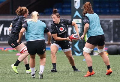 200625 - Wales Women Rugby Training Session - Carys Phillips during a training session in the build up to the two tests against Australia and the Women’s Rugby World Cup