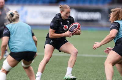 200625 - Wales Women Rugby Training Session - Carys Cox during a training session in the build up to the two tests against Australia and the Women’s Rugby World Cup