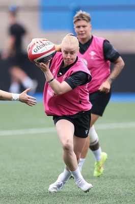 200625 - Wales Women Rugby Training Session - Catherine Richards during a training session in the build up to the two tests against Australia and the Women’s Rugby World Cup