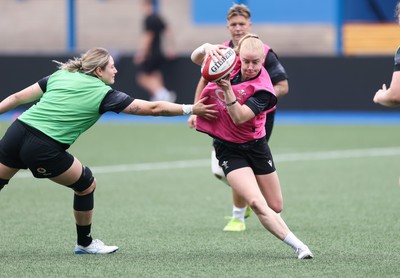 200625 - Wales Women Rugby Training Session - Catherine Richards during a training session in the build up to the two tests against Australia and the Women’s Rugby World Cup