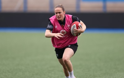 200625 - Wales Women Rugby Training Session - Jenny Hesketh during a training session in the build up to the two tests against Australia and the Women’s Rugby World Cup